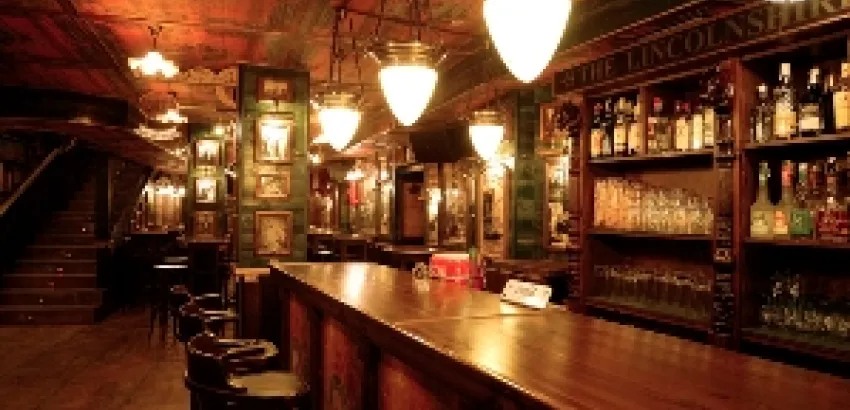 Los bares y restaurantes no levantan cabeza en España Los bares y restaurantes no levantan cabeza en España