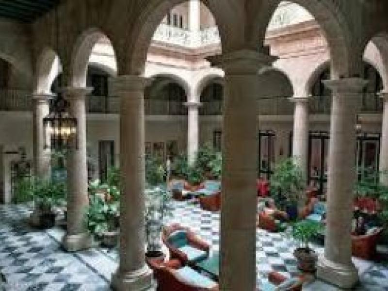 Congreso de hotelería en Cuba resalta encanto de Habana Vieja 
