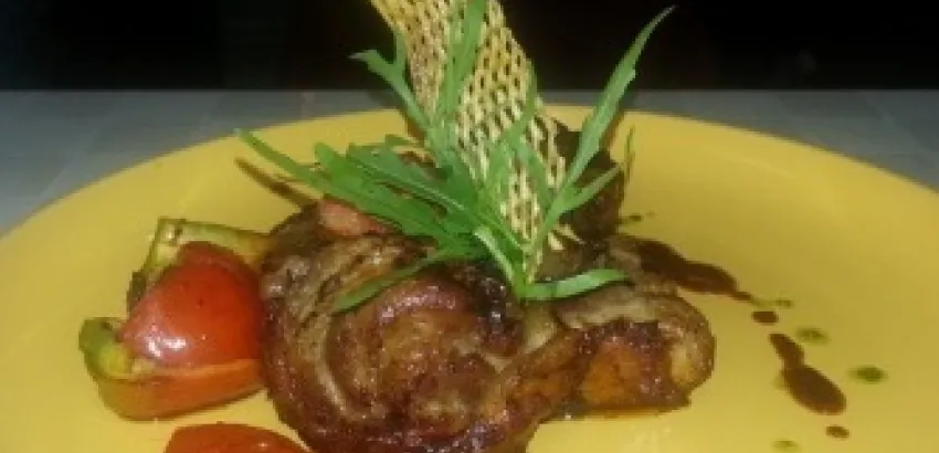 Rolada de cerdo con chorizo