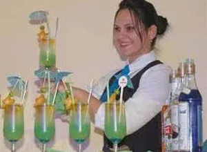 La mujer y el bar en Cuba 