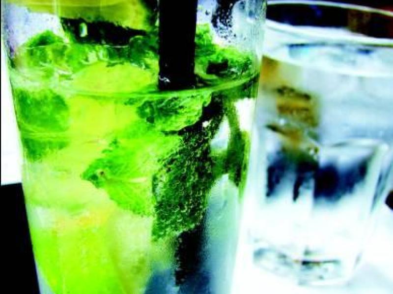 Tres emblemas de la coctelería cubana III