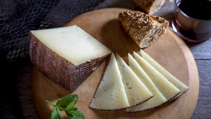La caseína del queso manchego es la sustancia que causa adicción de este alimento