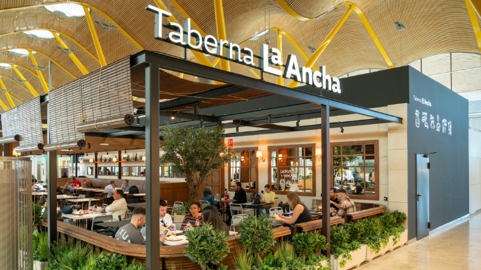 Taberna La Ancha  localizada en la terminal T4 del Aerouerto Adolfo Suárez Madrid Barajas