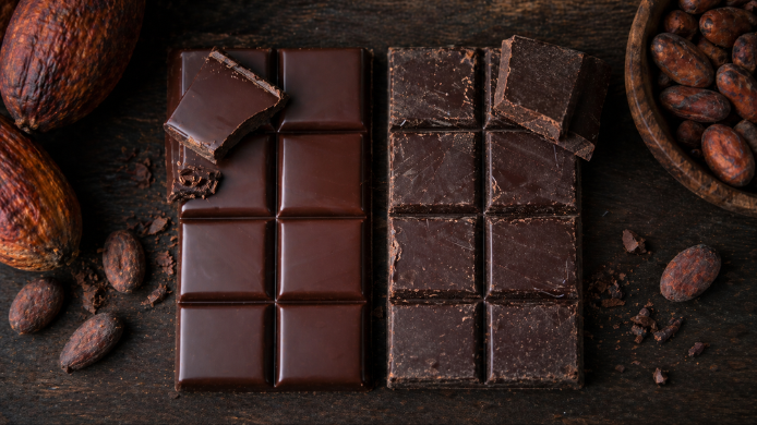 Comparación de dos chocolates con distinto acabado que demuestra que el porcentaje de cacao no indica calidad