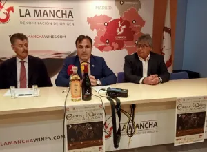 firma del tratado de colaboración entre la Denominación de Origen La Mancha y el Consejo Regulador del Tequila