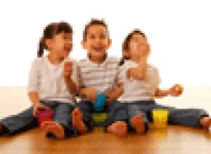 Los amigos influyen en los alimentos que consumen sus hijos