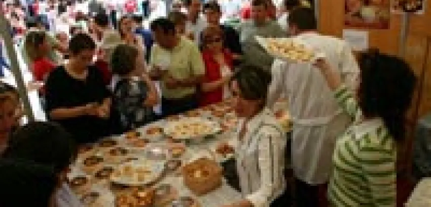 Más de 500 variedades de quesos en Feria de Trujillo, España Más de 500 variedades de quesos en Feria de Trujillo, España