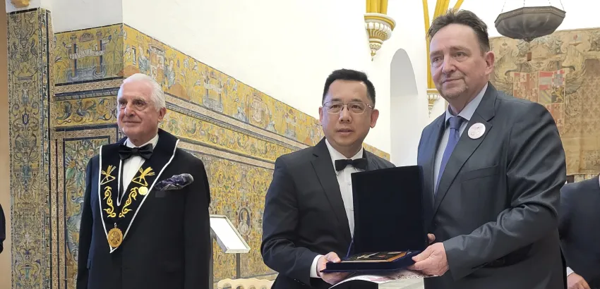  El presidente de AREGALA, Diego Silva, en la ceremonia de entrega de diplomas y medallas.