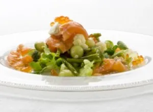 Ensalada de verduras al vapor con Salmón Noruego Ahumado