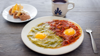 huevos divorciados desayuno Mexico