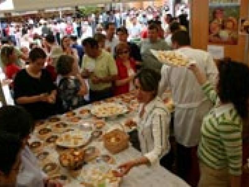Más de 500 variedades de quesos en Feria de Trujillo, España