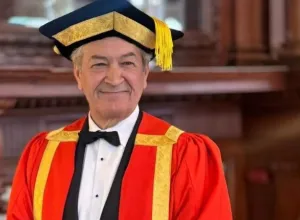 César Saldaña investido miembro de la Gran Orden de los Caballeros del Vino
