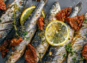 Alicante celebra sus Hogueras entre sardinas y pólvora
