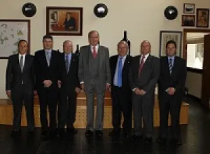 Su Majestad el rey D. Juan Carlos, visita Bodegas Hnos. Pérez Pascuas.