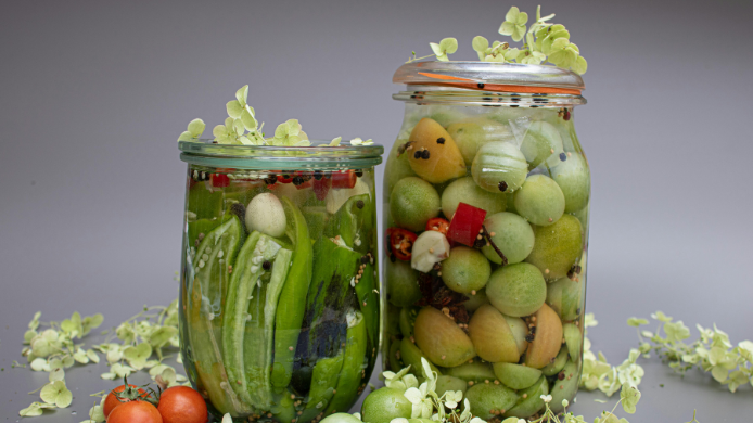 Los encurtidos en salmuero son una forma sencilla de introducirse en la cultura de la fermentación