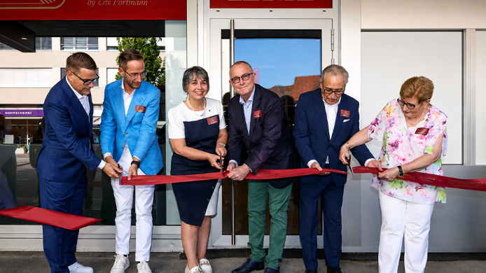Inauguración de La Casa del Habano Kreuzlingen en Suiza durante el corte de cinta oficial