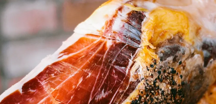 Jamón cortado a mano