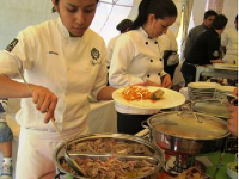 Chefs al Rescate organiza kermés con sabor a lealtad
