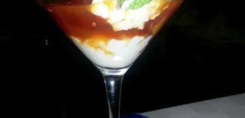 Dulce de tomate con tejas de queso frito
