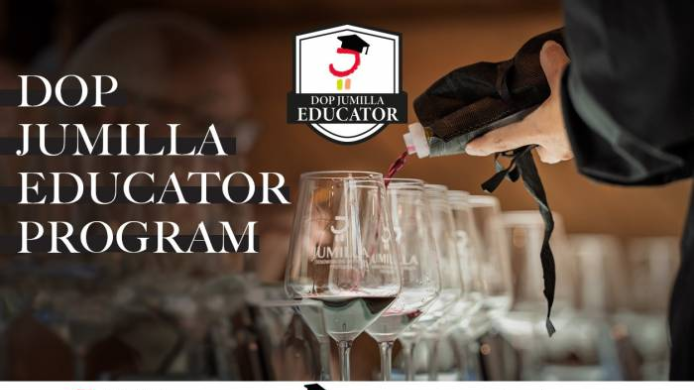 Servicio de vino en copas durante el programa DOP Jumilla Educator Program para formadores internacionales especializados en vino.