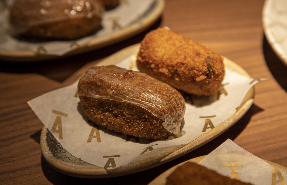 Croquetas de boletus con velo de panceta (2’60€/ud)