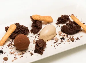 Tiramisú con helado de amaretto