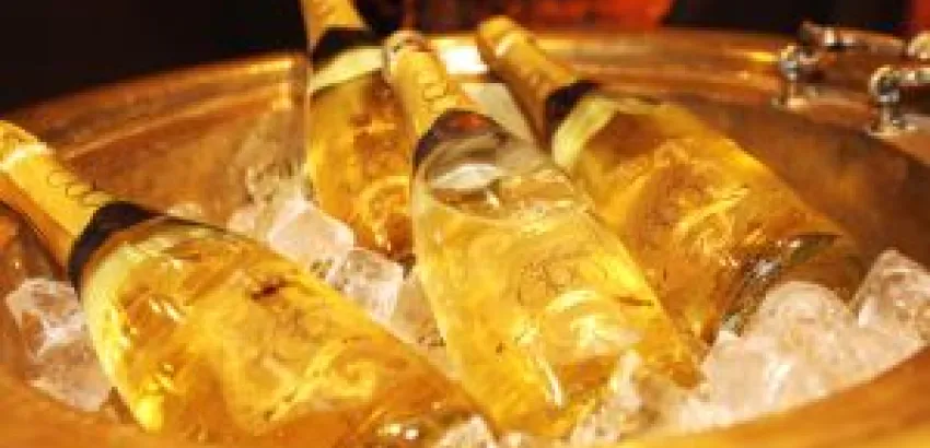 Thepaex Oro,una cava refrescante con partículas de oro, ideal para el verano Thepaex Oro,una cava refrescante con partículas de oro, ideal para el verano