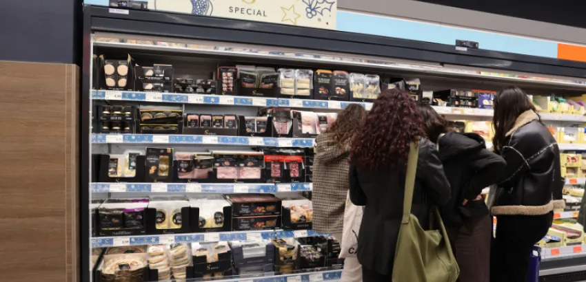 Estudios revelan que 3 de cada 4 familias españolas gasta más de 100 euros en comidas navideñas Evolución de compras para las comidas navideñas