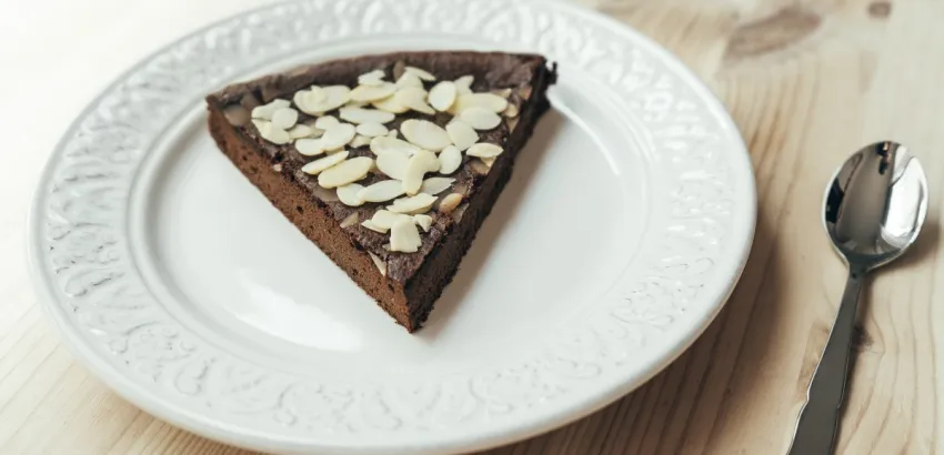 Pastel de chocolate y almendras