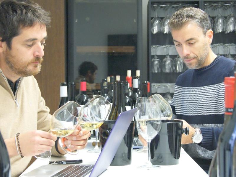 equipo de cata Guía Peñín