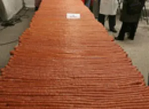 España: Baten récord Guinnes con el chorizo más largo del mundo