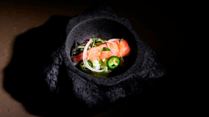 Aguachile de Gamba roja de Dénia con holandesa de Chile habanero