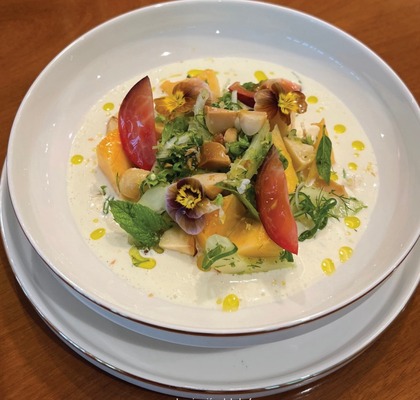 Ensalada firmada por Coco Montes, inspirada en “Romeras”, interpretada por el cantaor  Antonio “El Chaqueta”