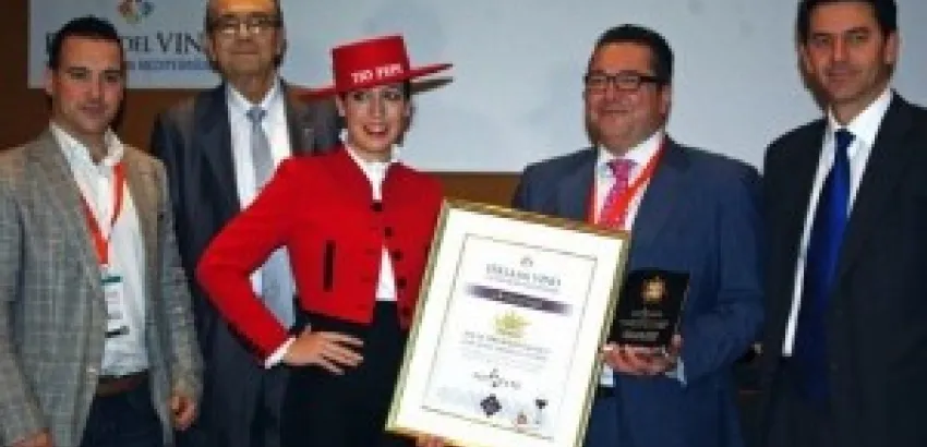 Entregan Premio Sol de Oro en Feria del Vino Entregan Premio Sol de Oro en Feria del Vino