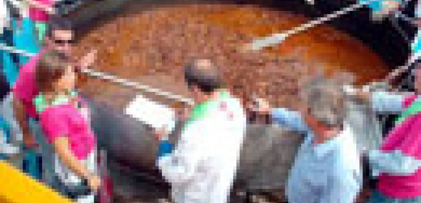 España: Una caldereta de cordero de 1.400 kilos, récord "Guinnes" en Badajoz España: Una caldereta de cordero de 1.400 kilos, récord "Guinnes" en Badajoz