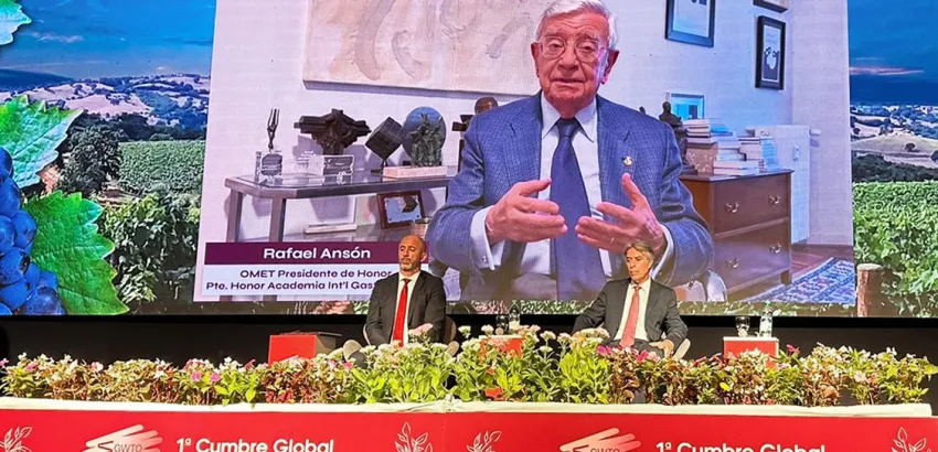 Intervención de Rafael Ansón en la I Cumbre Global de Enoturismo Responsable. En la mesa, Eduardo Sanguinetti, Ministro de Turismo de Uruguay, y José Antonio Vidal, presidente-fundador y CEO de la OMET. (Foto: OMET) Intervención de Rafael Ansón en la I Cumbre Global de Enoturismo Responsable. En la mesa, Eduardo Sanguinetti, Ministro de Turismo de Uruguay, y José Antonio Vidal, presidente-fundador y CEO de la OMET. (Foto: OMET)
