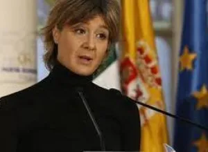  García Tejerina pide celeridad a la Comisión Europea para duplicar la intervención de leche desnatada en polvo y mantequilla