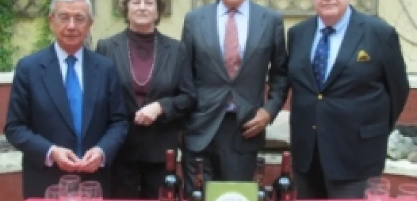 Don Carlos Falcó, vicepresidente de la Real Academia de Gastronomía, diserta sobre la historia del aceite de oliva Don Carlos Falcó, vicepresidente de la Real Academia de Gastronomía, diserta sobre la historia del aceite de oliva