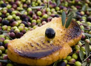 La celebración del “Día de la Tostada” en Arróniz ensalza el aceite navarro
