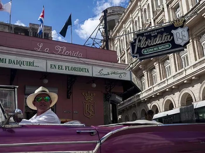 Fundado en 1817, el restaurante-bar Floridita, también conocido como “La cuna del daiquirí”, es uno de los más emblemáticos establecimeintos de La Habana.