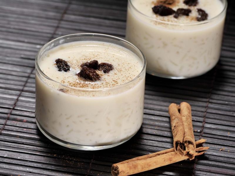 Arroz con leche de coco y pasas