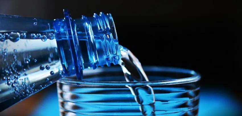 Aumenta el consumo de agua envasada en los hogares españoles Aumenta el consumo de agua envasada en los hogares españoles