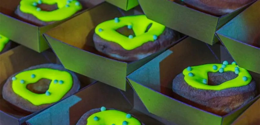 Glonuts, donuts que brillan en la oscuridad Glonuts, donuts que brillan en la oscuridad