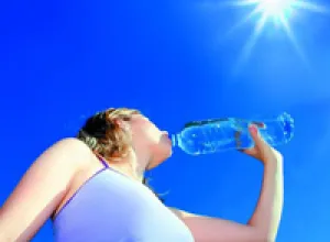 ¿Cuánta agua debemos tomar al día?