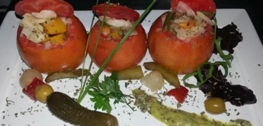Recetas de la cocina regional santiaguera: TOMATES RELLENOS CON ATÚN Recetas de la cocina regional santiaguera: TOMATES RELLENOS CON ATÚN