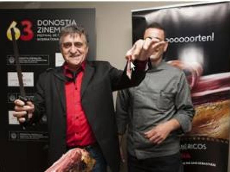 Donosti se tiñe de Ibérico para que los artistas del mundo descubran los Jamones