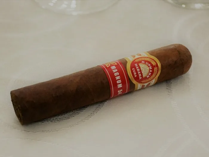 H. Upmann Magnum 54, cepo 54 x 120 mm de largo