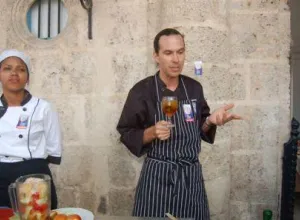 Chef estadounidense exhibe sus dotes culinarias en Cuba