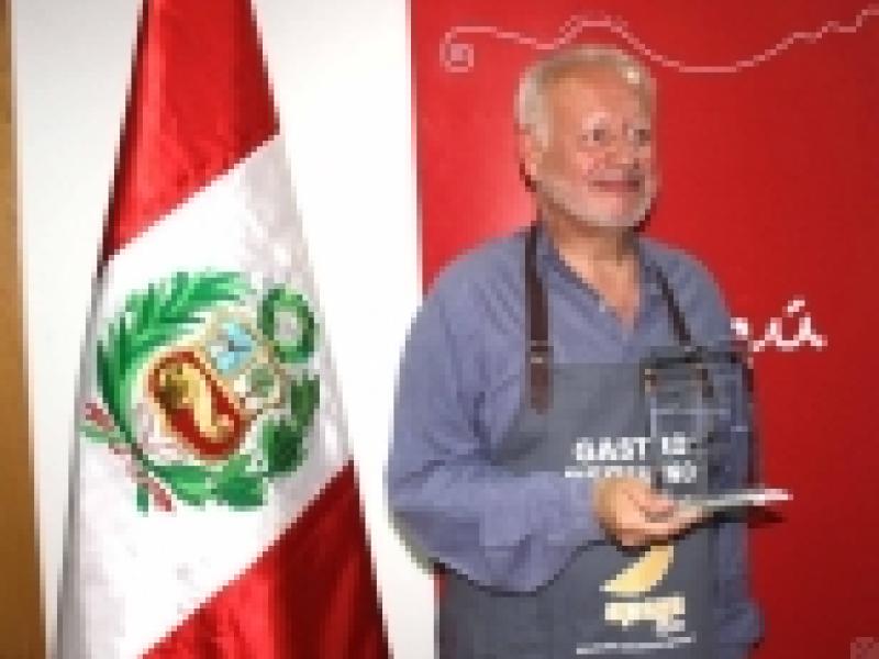Premio GASTROPERUANO 2014 al actor Juan Echanove