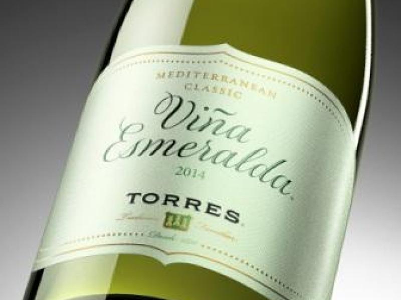 Viña Esmeralda, de Bodegas Torres, se sofistica con su nueva botella exclusiva